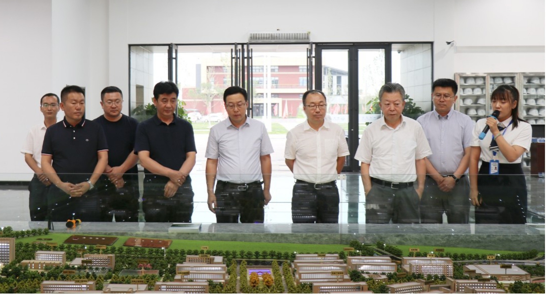 山西省住房和城鄉(xiāng)建設(shè)廳黨組成員、副廳長 在山西建投承建的職教港項(xiàng)目調(diào)研指導(dǎo)