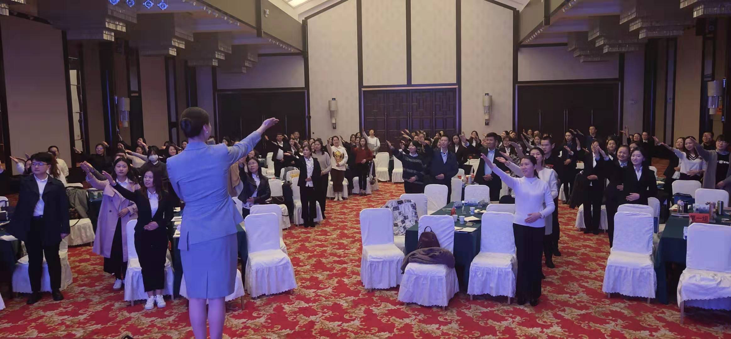 山西建投舉辦商務(wù)禮儀與職業(yè)形象培訓(xùn)