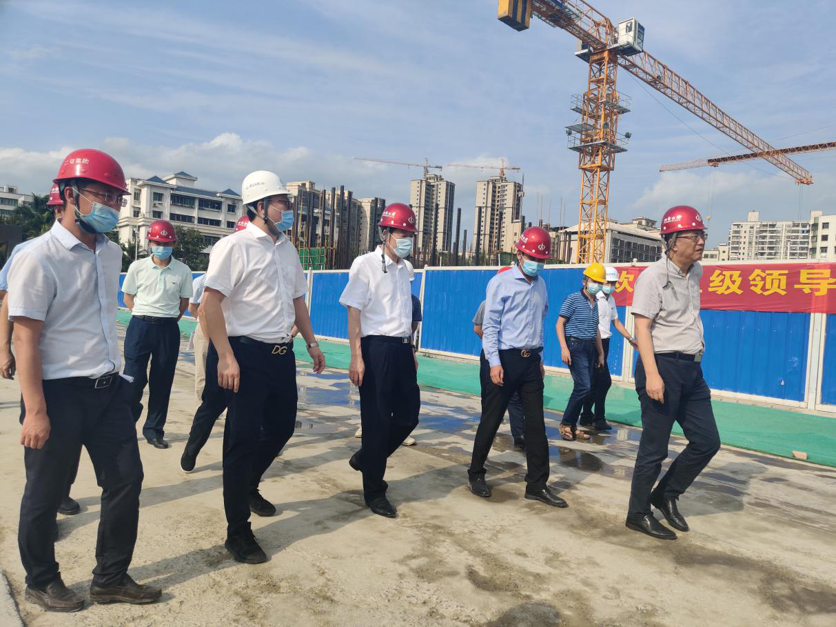 海南省副省長(zhǎng)馮忠華一行到山西建投四建集團(tuán)承建的?？诿郎峒卧讽?xiàng)目調(diào)研