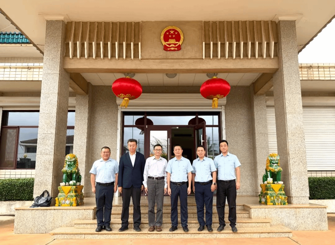 山西建投主要領(lǐng)導(dǎo)赴喀麥隆開展商務(wù)活動(dòng)并慰問(wèn)項(xiàng)目一線員工