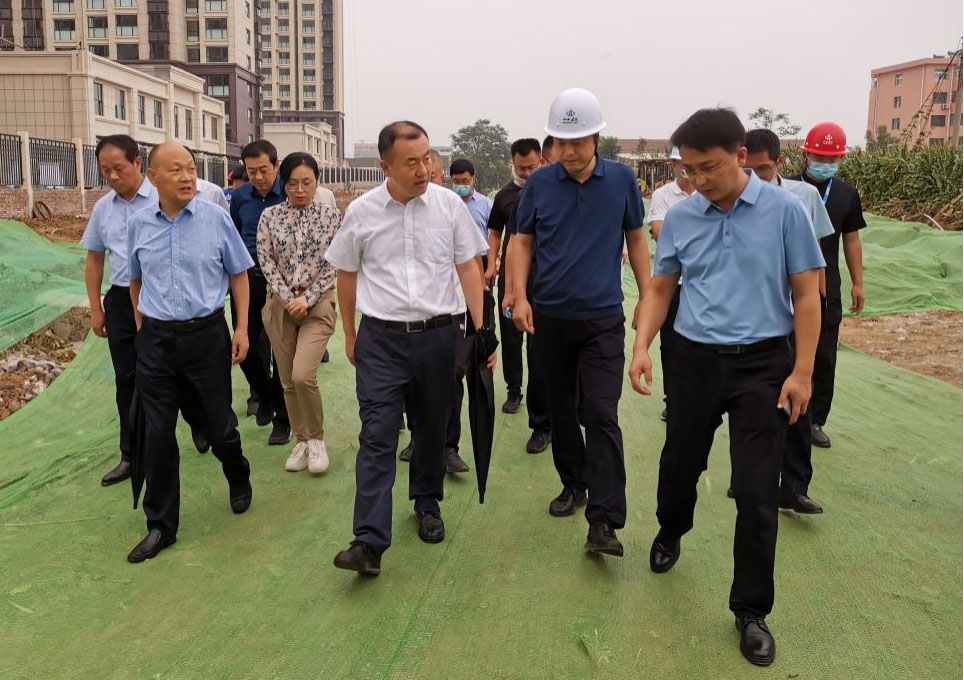 晉城市副市長、代市長在山西建投晉城市主城區(qū)水系治理及黑臭水體綜合治理項目調(diào)研