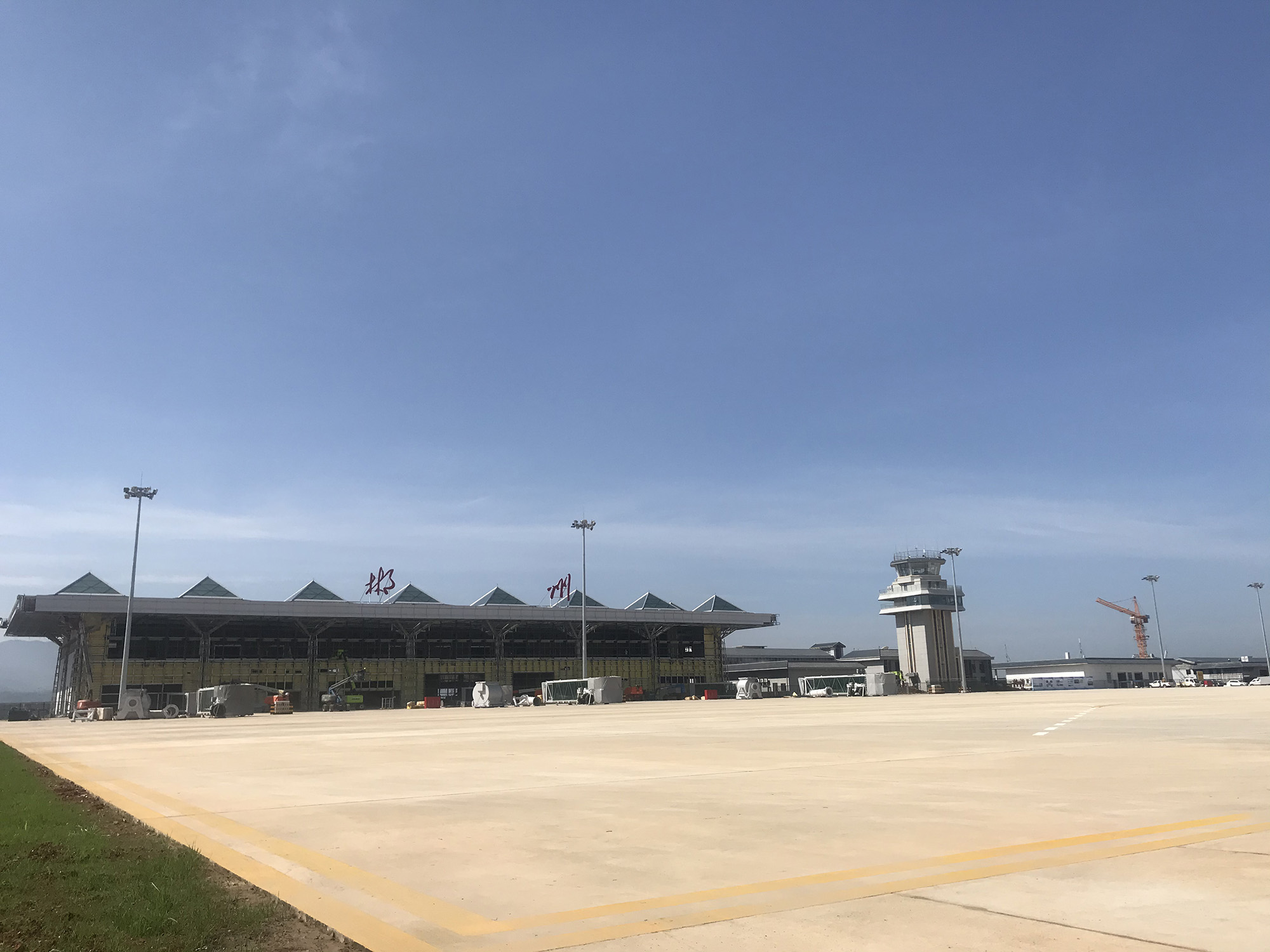 山西建投機械化集團郴州北湖機場土石方及道面工程順利通過竣工驗收