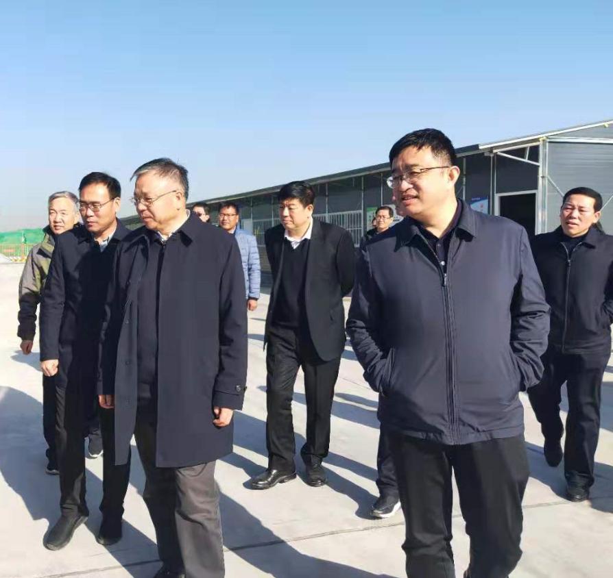 省人大常委會(huì)副主任、臨汾市委書記岳普煜蒞臨山西建投一建集團(tuán)承建的襄汾縣第五小學(xué)項(xiàng)目視察工作