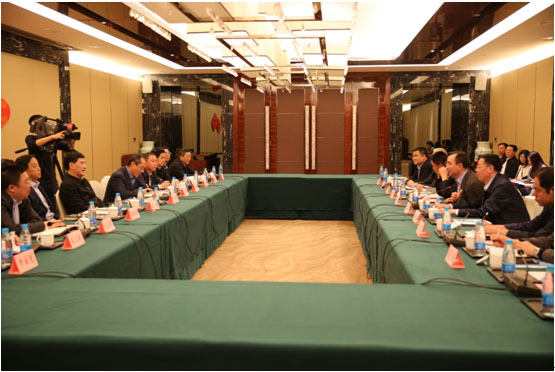 孫波董事長(zhǎng)、白原平總經(jīng)理與朔州市市長(zhǎng)李海淵舉行座談