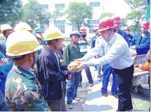 關愛職工 夏送清涼 ——安裝公司工會深入一分公司河北邯鄲項目部