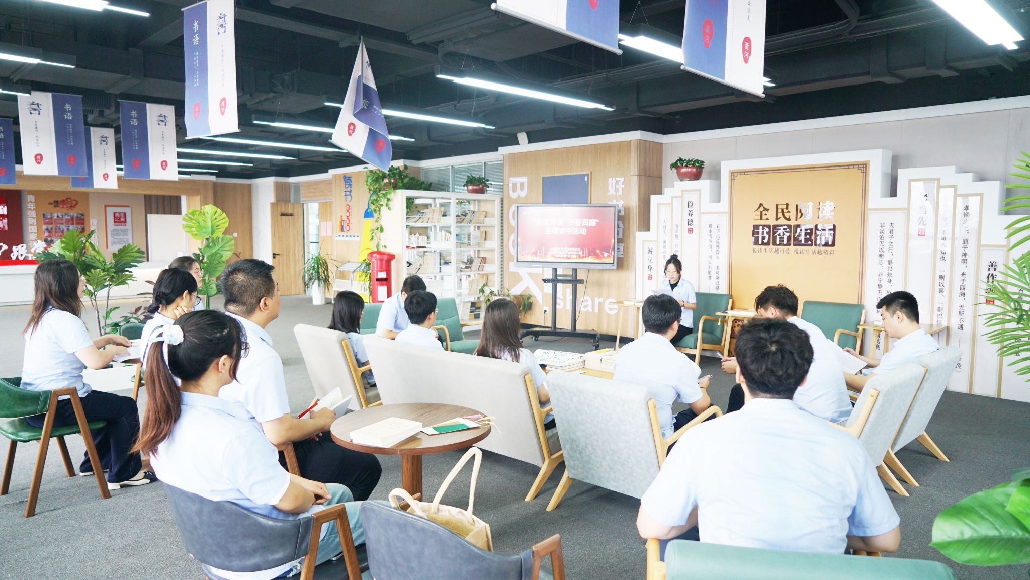 山西建投瀟河產(chǎn)業(yè)公司、工程機(jī)械公司聯(lián)合開展“清風(fēng)伴讀 書香潤廉”線下主題讀書活動