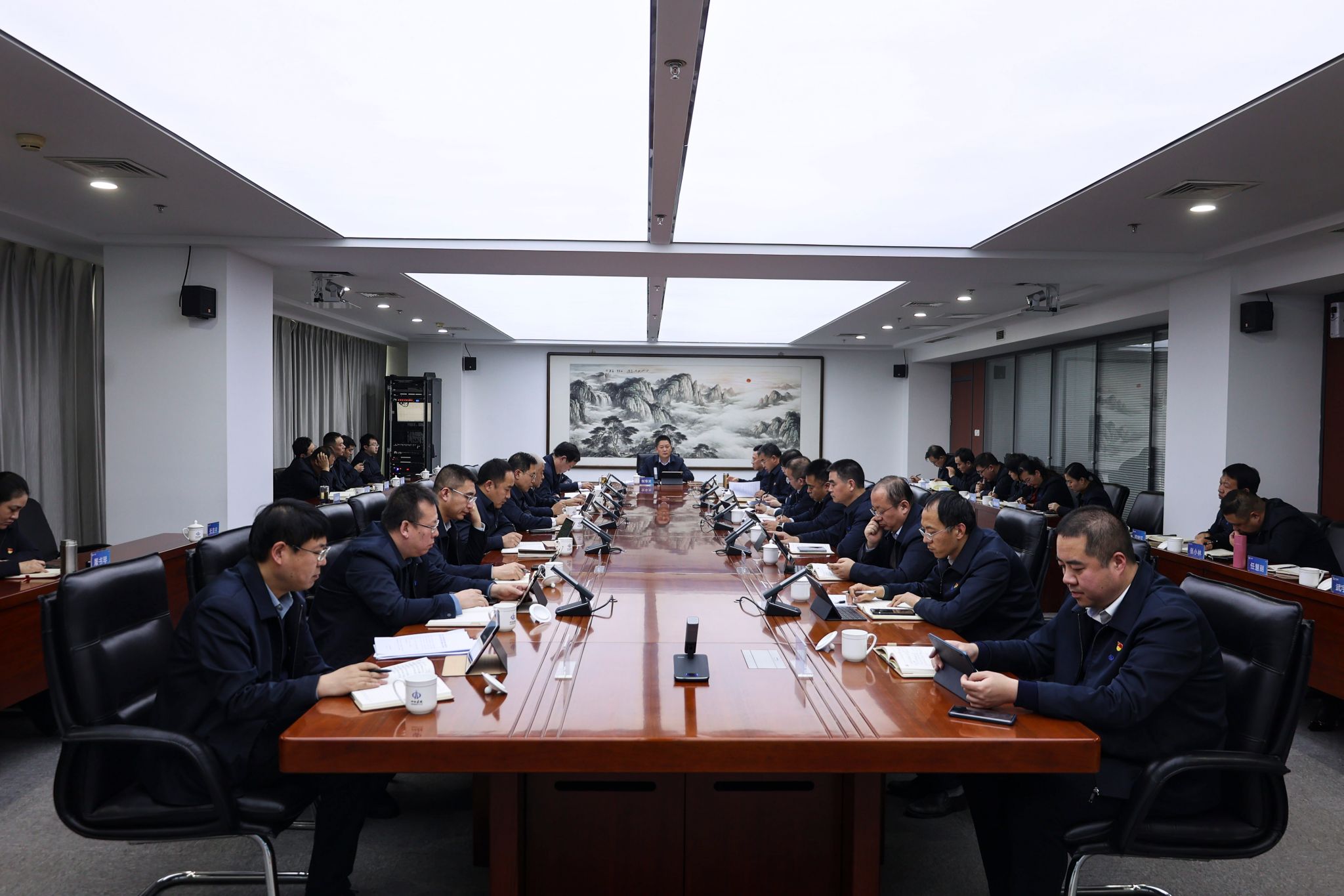 山西建投集團(tuán)召開(kāi)黨委理論學(xué)習(xí)中心組（擴(kuò)大）學(xué)習(xí)會(huì)