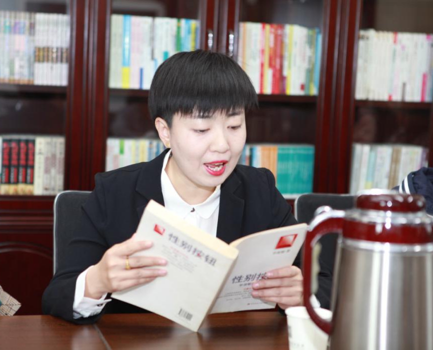 山西建投機械化集團舉辦“書香·美麗·幸福”女職工讀書活動