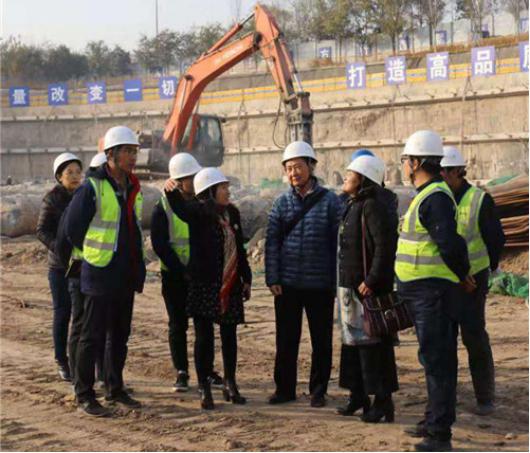 山西建投商務中心項目邀請專家進現(xiàn)場