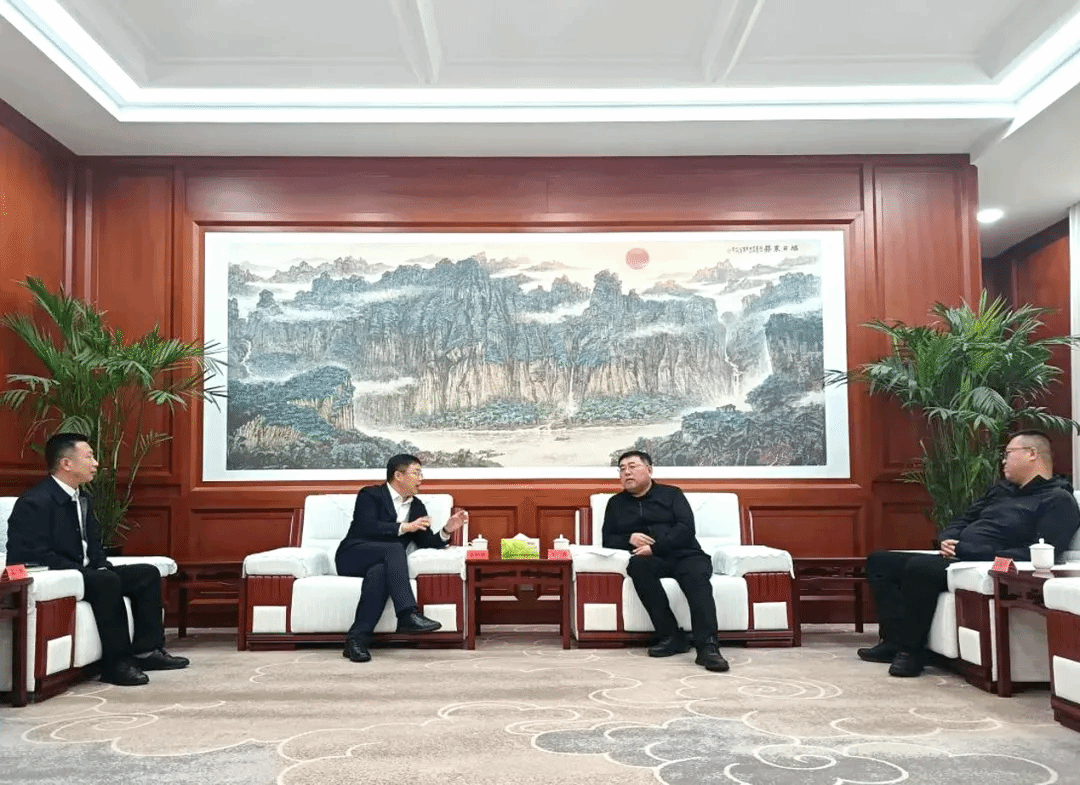山西建投安裝集團(tuán)黨委書記、董事長王利民與太原市萬柏林區(qū)委書記孫泉座談交流