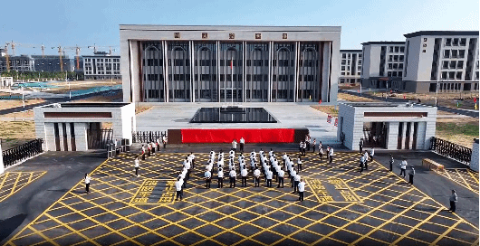 山西建投六建集團(tuán)承建的萬(wàn)榮中學(xué)遷建項(xiàng)目正式揭牌投入使用