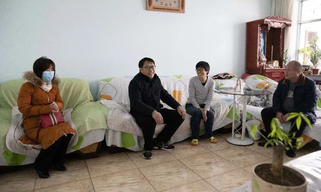 山西建投三建集團(tuán)慰問老黨員、困難黨員