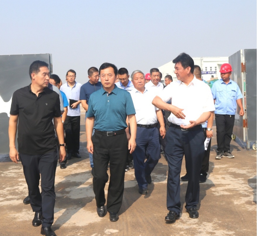 晉中市副市長郝向明一行到山西建投承建的晉中市重點工程道路項目現(xiàn)場辦公