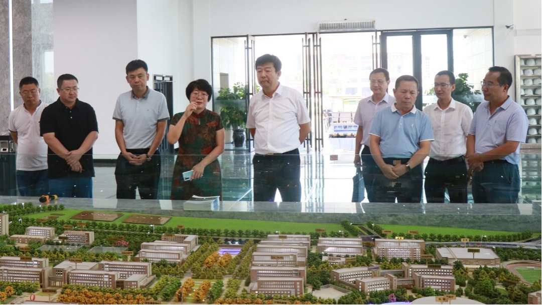 山西省人力資源和社會保障廳黨組成員、副廳長在山西建投承建的職教港項目調(diào)研