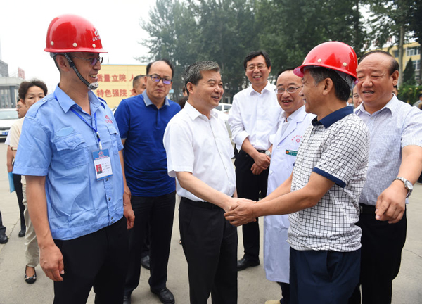 山西省副省長羅清宇一行調研山西五建集團高平市人民醫(yī)院醫(yī)技綜合樓項目