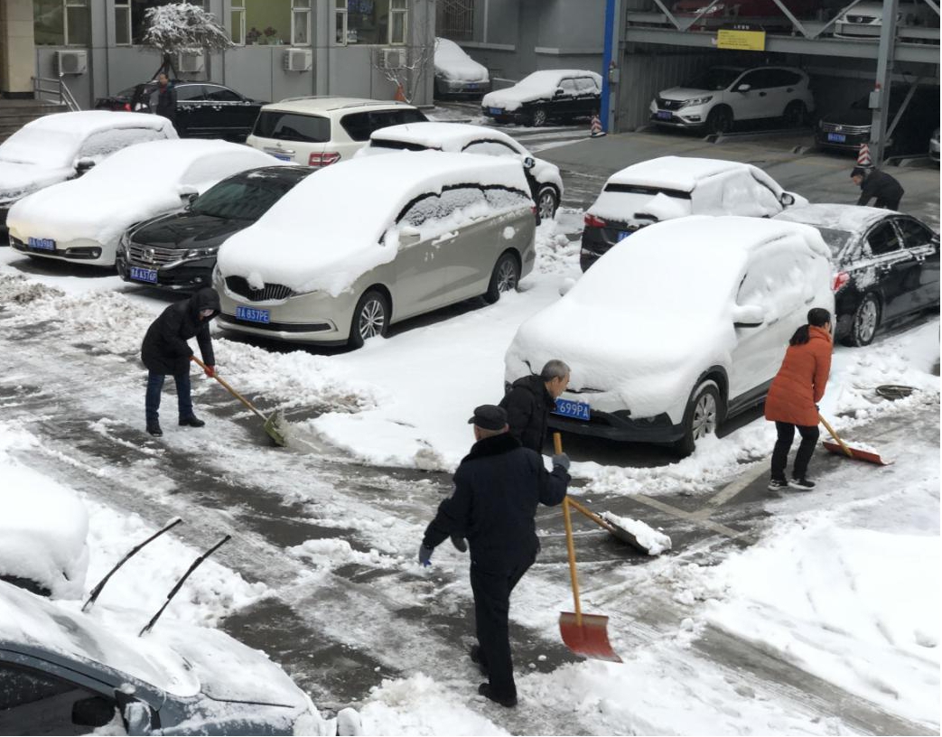 新年迎瑞雪  服務(wù)保出行