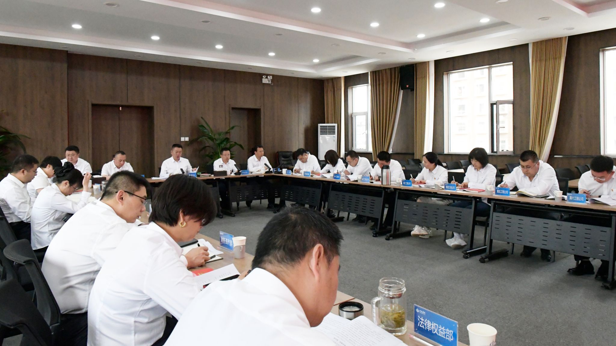 山西建投總承包公司召開2024年度第四次黨委理論學(xué)習(xí)中心組（擴(kuò)大）學(xué)習(xí)會(huì)