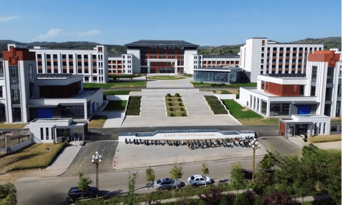 山西建投三建集團(tuán)靈石縣第一職業(yè)高級中學(xué)新建項(xiàng)目提前13個(gè)月交付使用